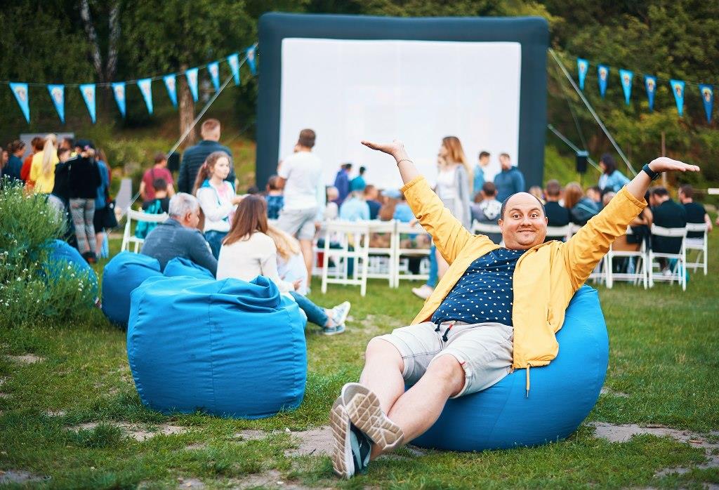 Александр Педан и Юрий Ткач посетили бесплатные кинопоказы под открытым небом.